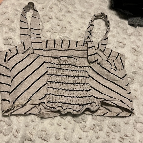 Super cute crop top - Picture 2 of 3